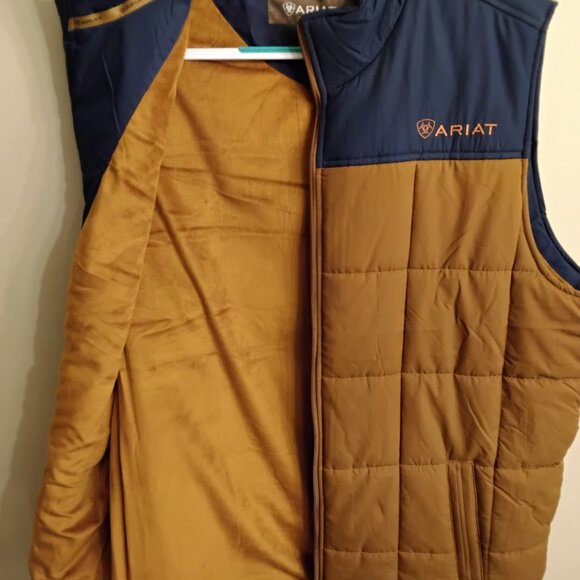 Ariat Men's Tan and Navy Quilted Vest. Excellent Condition.. XLT - Picture 4 of 7